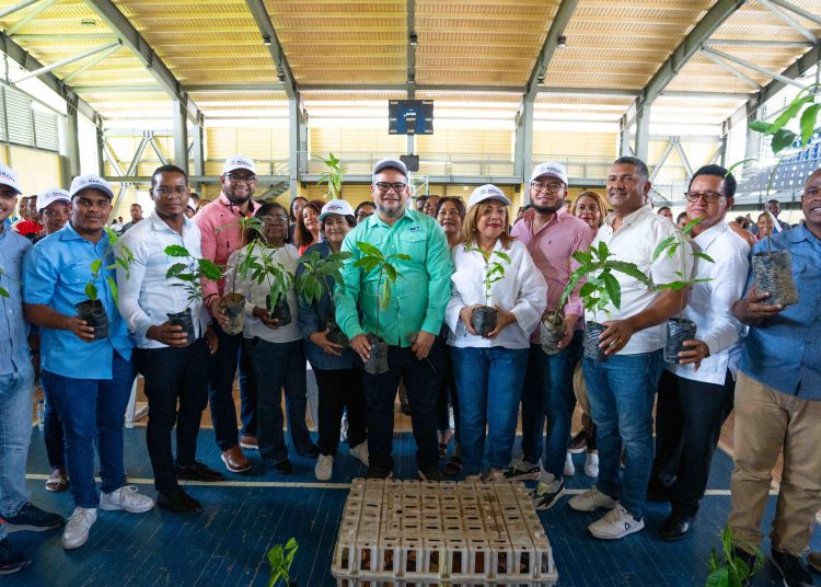 Indicó que con estas y otras iniciativas se espera no solo mejorar la calidad de vida de los jóvenes emprendedores, sino que también impulsar la producción en la región y aumenten la competitividad en el mercado nacional.