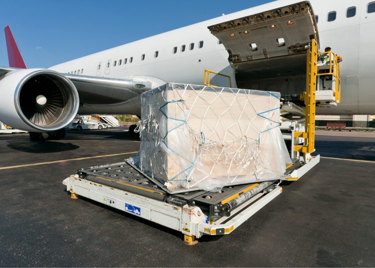 La certificación valida el cumplimiento de estándares internacionales de seguridad y operación en carga aérea.