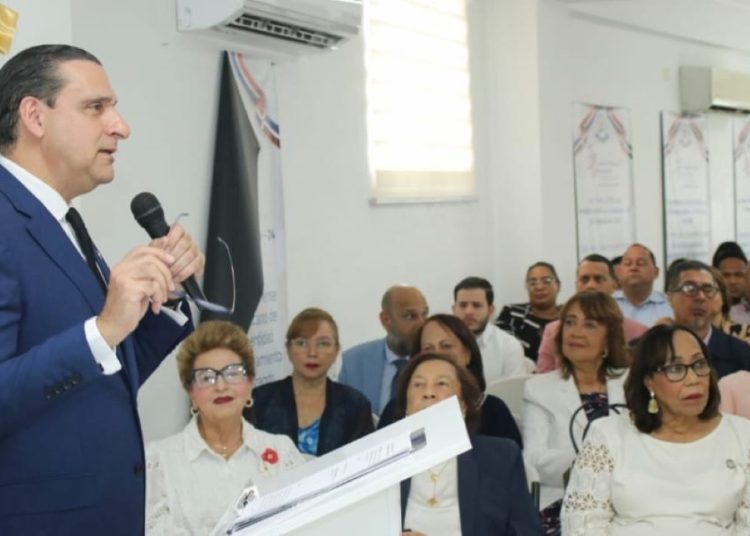 Servio Tulio Castaños Guzmán, vicepresidente ejecutivo de la Fundación Institucionalidad y Justicia (Finjus), dicta conferencia magistral “El rol de la ética en la consolidación de la democracia dominicana”.
