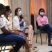 Marianne Cortés expone el tema junto varias de las adolescentes que forman parte de los programas
