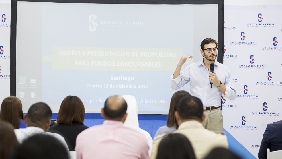 séverin carminati, oficial de programas de alianza ong.