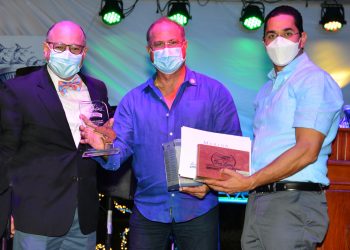 Silvano Suazo,  Felix del Río, de la lancha Panama Jack, y Jorge Subero.