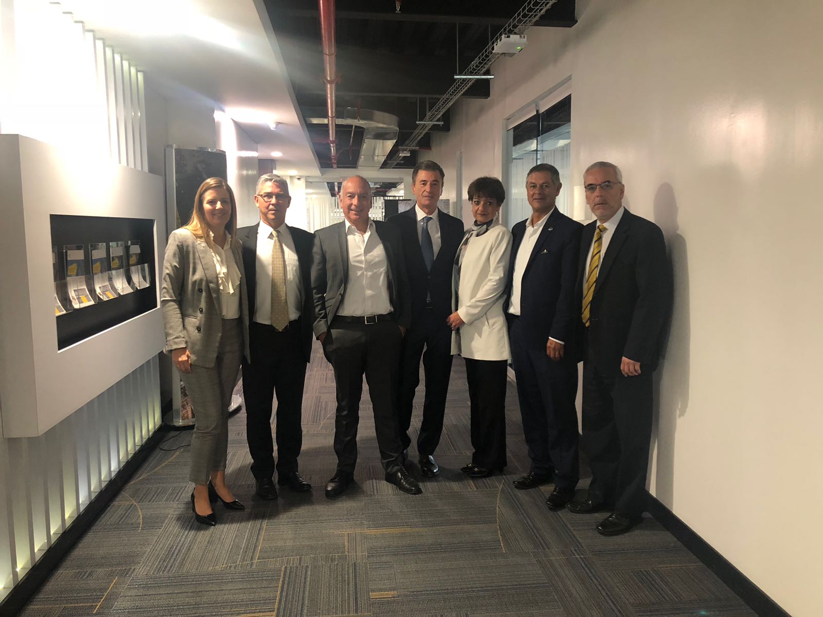 softland sandra pérez,juan carlos chaparro, alex casanova, oscar sáez, vivian riveros, pedro poveda, y fabio monroy