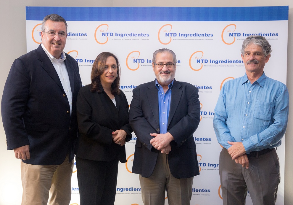 sr. juan carlos méndez, sra. sandra aponte, don teo veras y sr. jean michel caroit