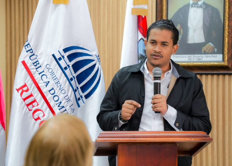 Steven Baldera, coordinador general de proyectos del Banco Agrícola, destacó el compromiso institucional con la recuperación y fortalecimiento de la matriz productiva de los municipios de Palenque y Nizao.