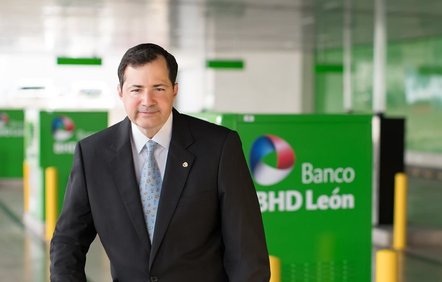 steven puig, gerente general banco bhd león