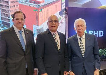 Steven Puig, Jairon Severino y Luis Molina Achécar durante el encuentro donde se hizo el anuncio.