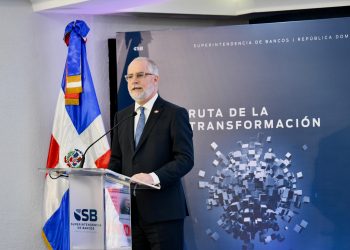 Fernández W. también presentó los avances que ha impulsado en esa institución supervisora del sistema financiero.