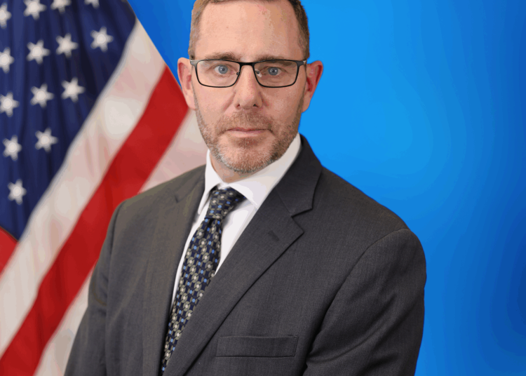 La primera misión diplomática de Swaney fue precisamente en la República Dominicana en 1997.