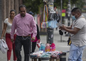 Respecto a enero de 2025, la población desocupada aumentó en 8,000 personas y la TD no cambió, detalló el Inegi.