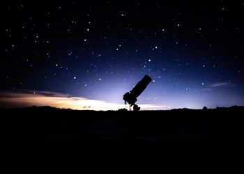 Este hallazgo motivó a los astrónomos a analizar las observaciones de archivo del mismo sistema realizadas con ALMA. - Fuente externa.