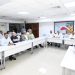 Técnicos realizan pruebas de muestras de tierras raras en las instalaciones científicas.