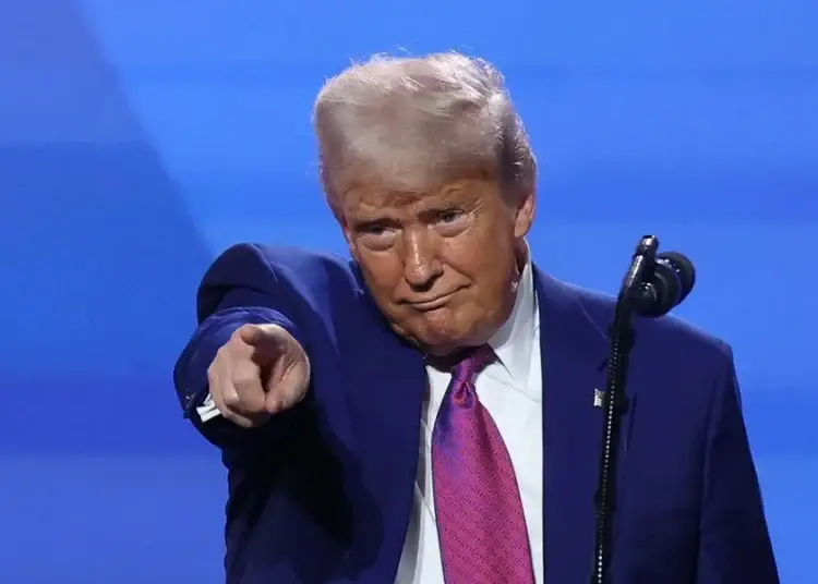 Trump indicó que su plan incluye "enormes recortes de impuestos, cero impuestos sobre las propinas, cero impuestos sobre las horas extras, deducciones fiscales al comprar un vehículo estadounidense.