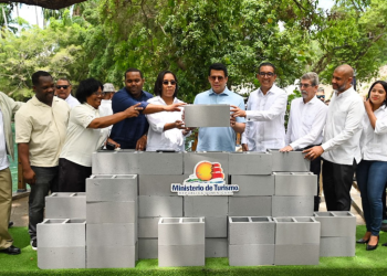 El ministro David Collado deja iniciados los trabajos de infraestructura turística en el sur del país.