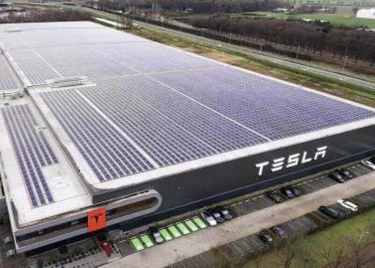 La ampliación de la planta de Tesla, donde trabajan actualmente unas 12,000 personas y la compañía quiere llegar a emplear hasta a 40,000 personas.