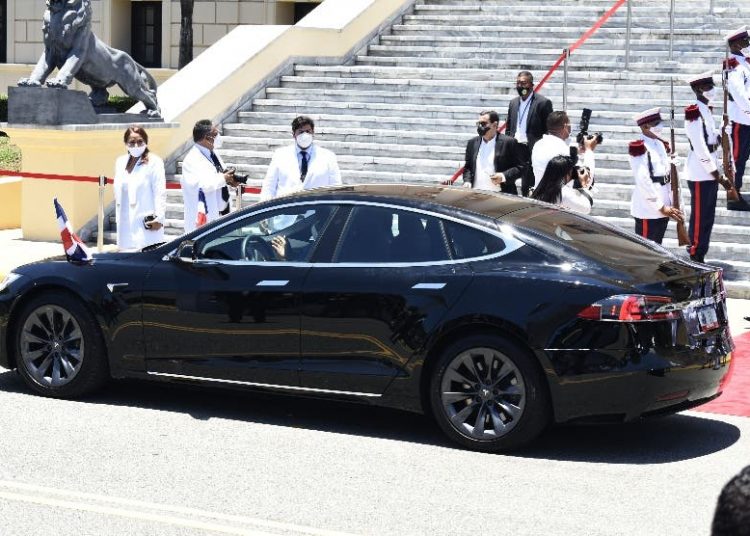 Tesla  / José de León