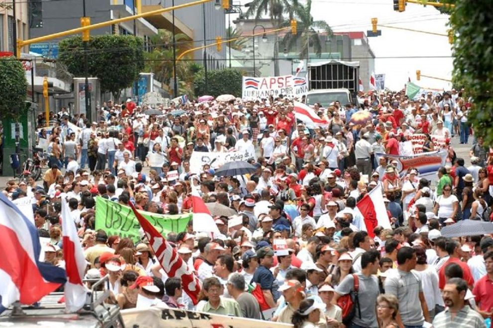 trabajadores marchan en costa r⁮ica