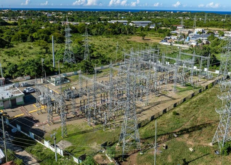 La sustitución de los conductores permitirá reducir pérdidas técnicas y ofrecer un servicio eléctrico más estable en la provincia.