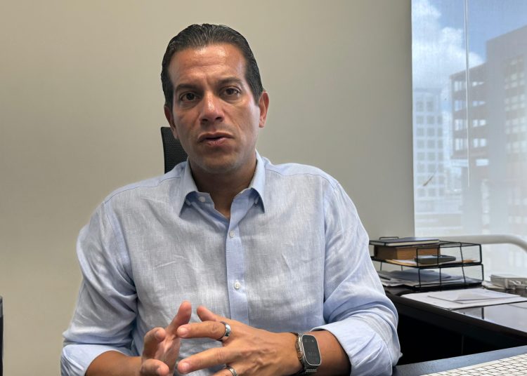Franklin Glass advirtió sobre el impacto de los accidentes de tránsito en el sector asegurador dominicano.