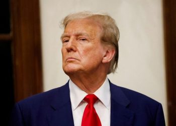 Aunque los migrantes son retenidos en un área separada, se encuentran en un limbo legal dentro de una base militar que opera al margen de las leyes migratorias estadounidenses.- Fuente externa.