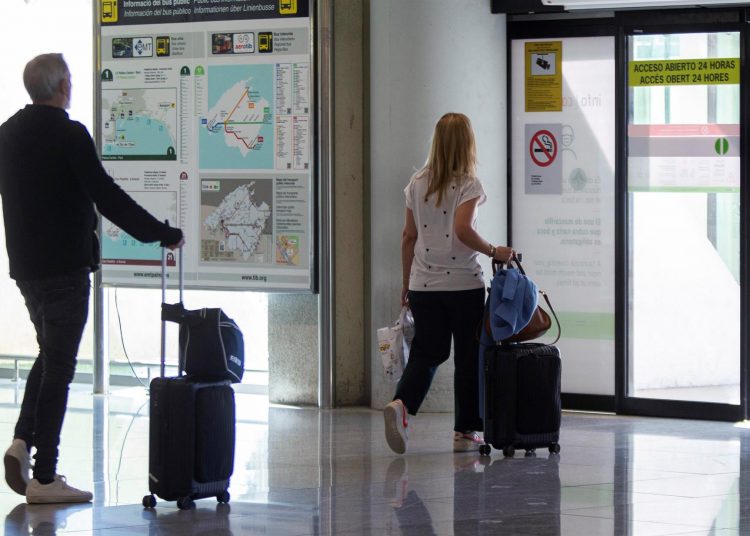 Turismo España, aeropuerto, viajeros, turistas