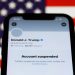 Twitter suspendió la cuenta de Donald Trump por alegar que el mandatario alentó la protesta de simpatizantes que terminó con su irrupción en el capitolio. | NurPhoto via Getty Images.
