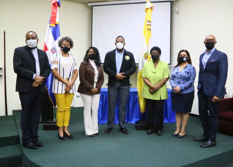 -Ricardo de la Rosa, Santa de la Cruz, Carmen Mercedes Rodríguez, Danny Rincón, Celsa Batista, Kirsis De los Santos, Salvador Batista