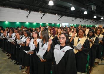 Con esta investidura, la Ufhec alcanzó un total histórico de 46,986 egresados, consolidando más de 35 años formando profesionales en la República Dominicana.