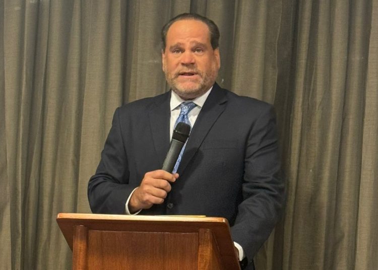 Julio García Batista, presidente de la UNE, señaló que el sector empresarial considera fundamental avanzar hacia un sistema fiscal más equitativo y eficiente.