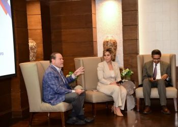 UNE recibe a la presidenta del Consejo Directivo de ProCompetencia, María Elena Vásquez.