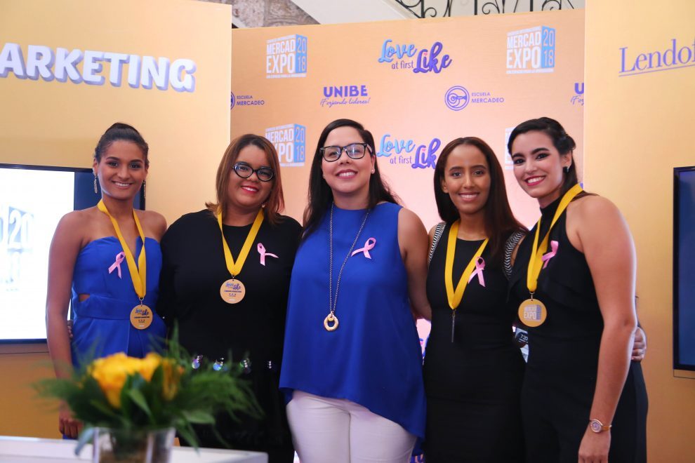 unibe josette peraltamaria j. miranda christina zapata (directora de la escuela comunicación publicitaria) laura contreras y jeniffer ortiz