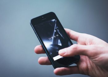 De cara al primer trimestre de 2024, Uber confía en que las reservas brutas oscilen entre US$37,000 y 38,500 millones. Fuente externa.