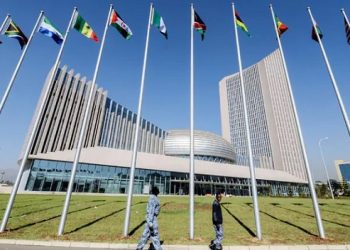 BlueInvest África tiene como objetivo facilitar reuniones entre empresarios africanos que buscan financiación e inversores internacionales que buscan oportunidades, todos centrados en proyectos capaces de impulsar la economía azul de África.