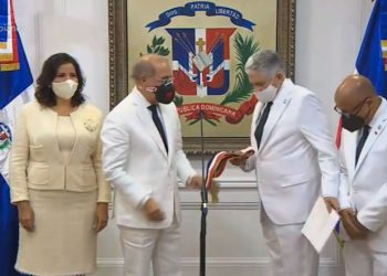 Cactura de pantalla entrega de banda al senado.