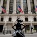 El selectivo S&P 500 ganaba un 0.40%, hasta los 6,862 puntos, y el tecnológico Nasdaq crecía un 0.44%, hasta los 23,410 enteros.