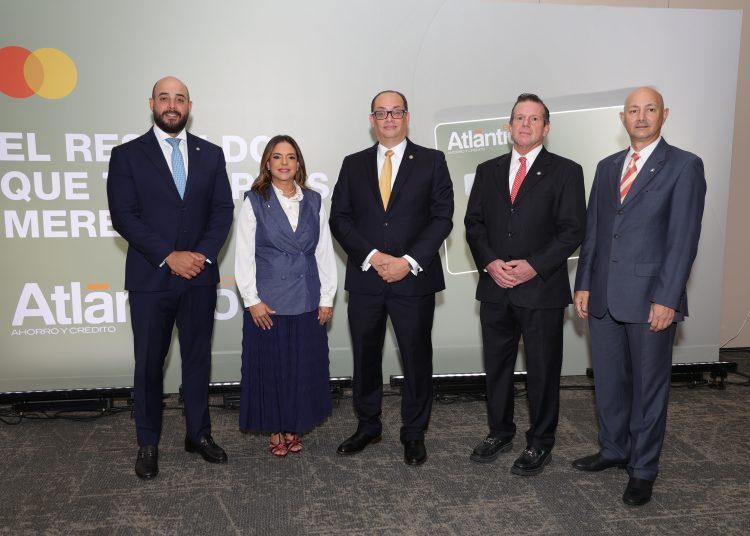 El evento contó con la participación de José Lozada, vicepresidente ejecutivo de Banco Atlántico; Tomás Alonso, Americas Country Manager para República Dominicana y Haití de Mastercard; y Nerise Suriel, vicepresidenta de Canales y Productos de Banco Atlántico.