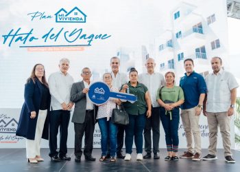 La primera parada de Abinader y Bonilla fue en el proyecto Mi Vivienda Hato del Yaque, donde entregaron 240 nuevos apartamentos. | Fuente externa.