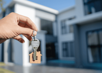 El informe evidencia las dificultades de acceso a viviendas ante el aumento de los costos inmobiliarios.