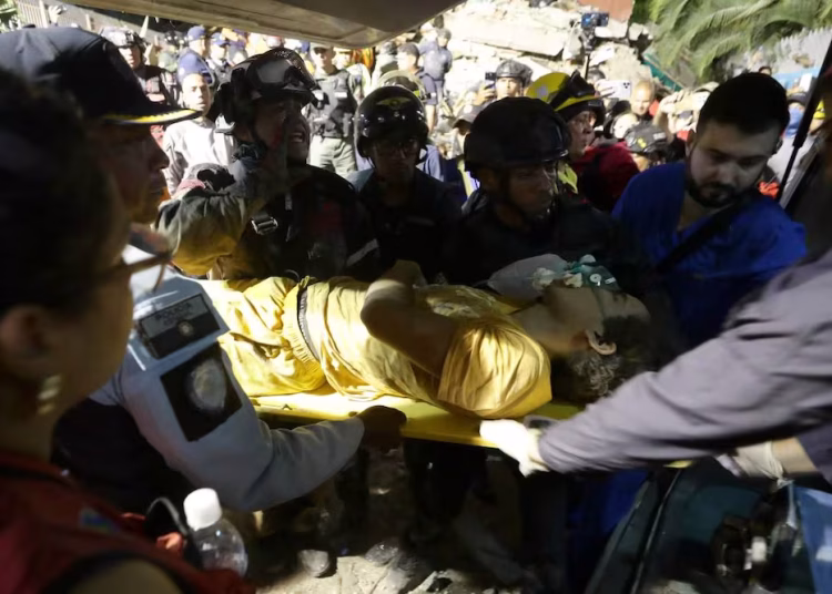 Las labores de rescate continúan en las zonas más afectadas por los terremotos en Venezuela.