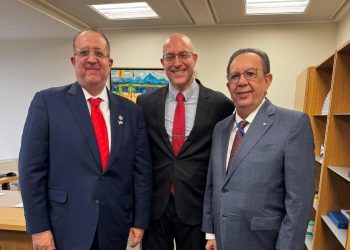 Magín Díaz, André Roncaglia y  Héctor Valdez Albizu.