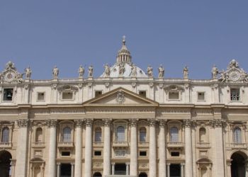 El Comité considera que el resultado del Informe Regular de Seguimiento es "ampliamente positivo".