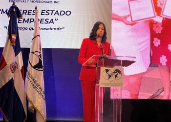 Verónica Núñez resalta que, aunque mujeres representan 52.2% de emprendimientos, solo el 14.2% lidera empresas.