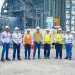 Noel Báez estuvo acompañado por una comitiva de funcionarios del MEM, encabezada por el director de Regulación de Hidrocarburos, Wandy Tejada, y el director de Infraestructuras Energéticas, Wilson Núñez.