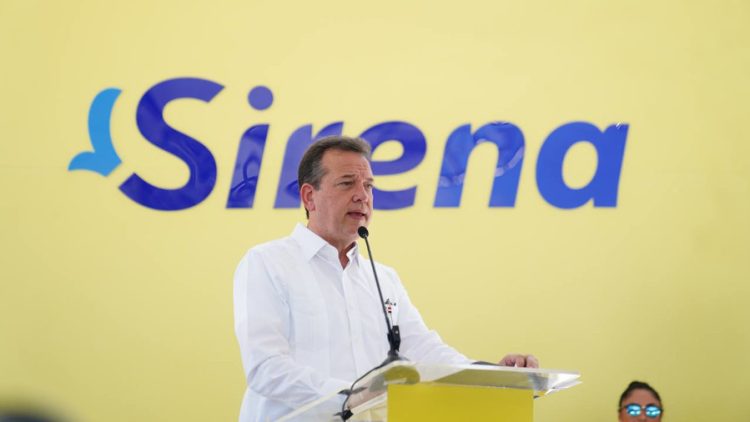 Víctor Bisonó, ministro de Industria y Comercio, durante inauguración de Sirena Nagua. - Fuente externa.