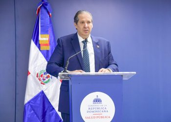 El ministro de Salud, Víctor Atallah.