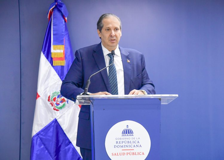 El ministro de Salud, Víctor Atallah.