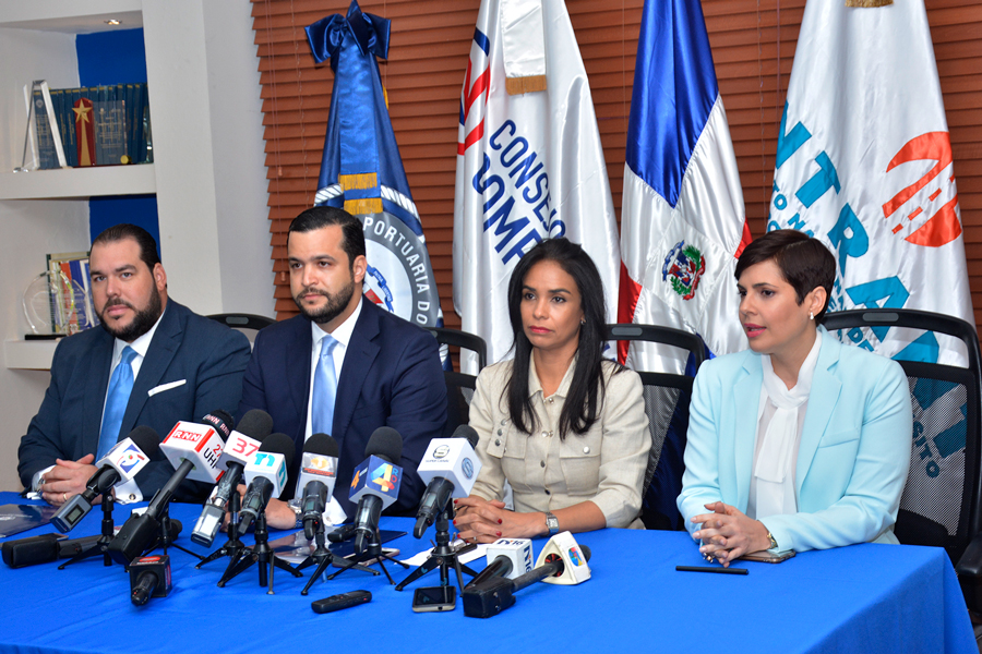 víctor gómez casanova, rafael paz, claudia de los santos, yolanda martinez (1)