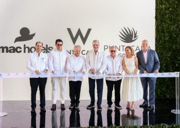 El evento contó con la presencia del presidente de la República Dominicana, Luis Abinader; el ministro de Turismo, David Collado; así como de altos ejecutivos de Marriott International, representados por Brian King, presidente de Marriott International para el Caribe y Latinoamérica; de Mac Hotels, representados por Begoña Amengual, CEO de la compañía; y de Grupo Puntacana, Frank Elías Rainieri, presidente y CEO.