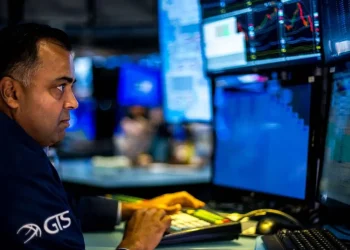 Entre las 30 cotizadas del Dow Jones, destacaron las pérdidas de Boeing (-6.47%), Chevron (-4.92%) o Caterpillar (-4.33%).