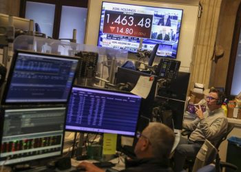 Acciones de empresas como Apple y UnitedHealth registran movimientos dispares en la jornada.